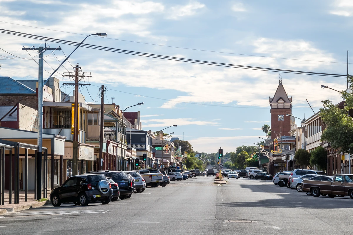 Streetscape - Photograph courtesy of Serendigity https://www.flickr.com/photos/maleny_steve/32846828026/